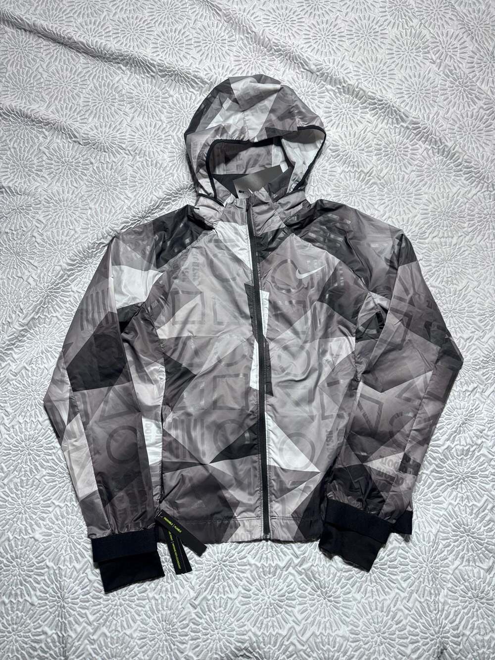 Nike Shield Flash Reflective Packable Running Jacket Womens Size Medium